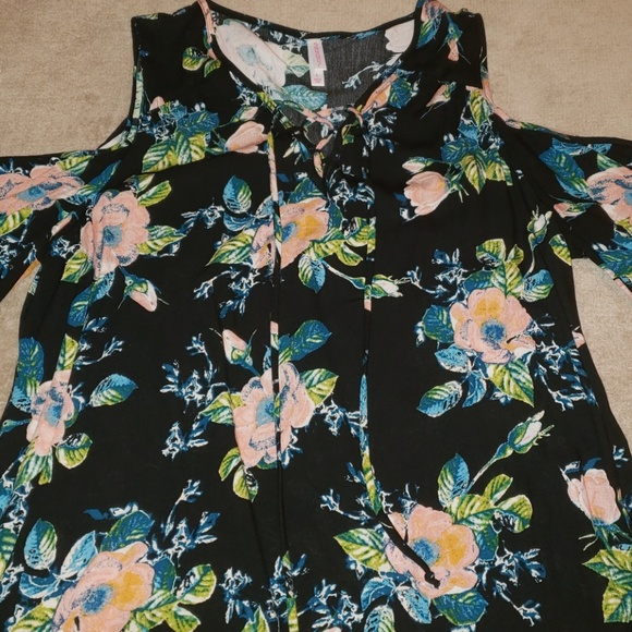 NWT Xhilaration Cold shoulder dress - Picture 2 of 4